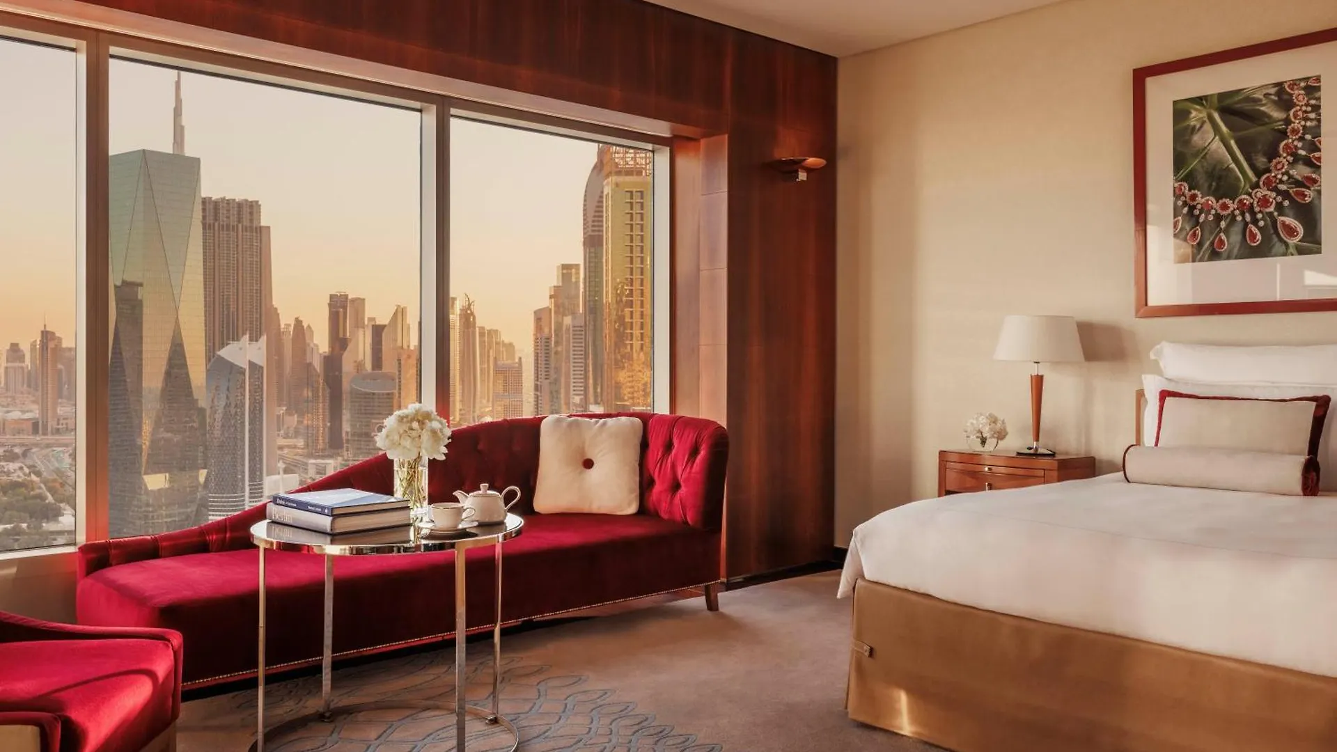 Jumeirah Emirates Towers Dubai 5*,