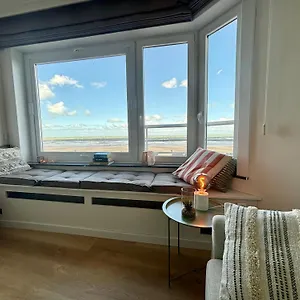 https://la-brise-et-la-mer-frontaal-zeezicht.ostend-hotel.net
